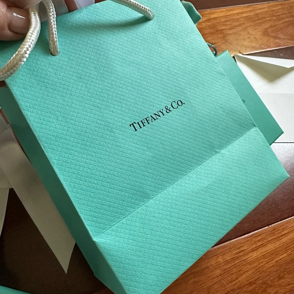 Tiffany - Picture 2 of 5